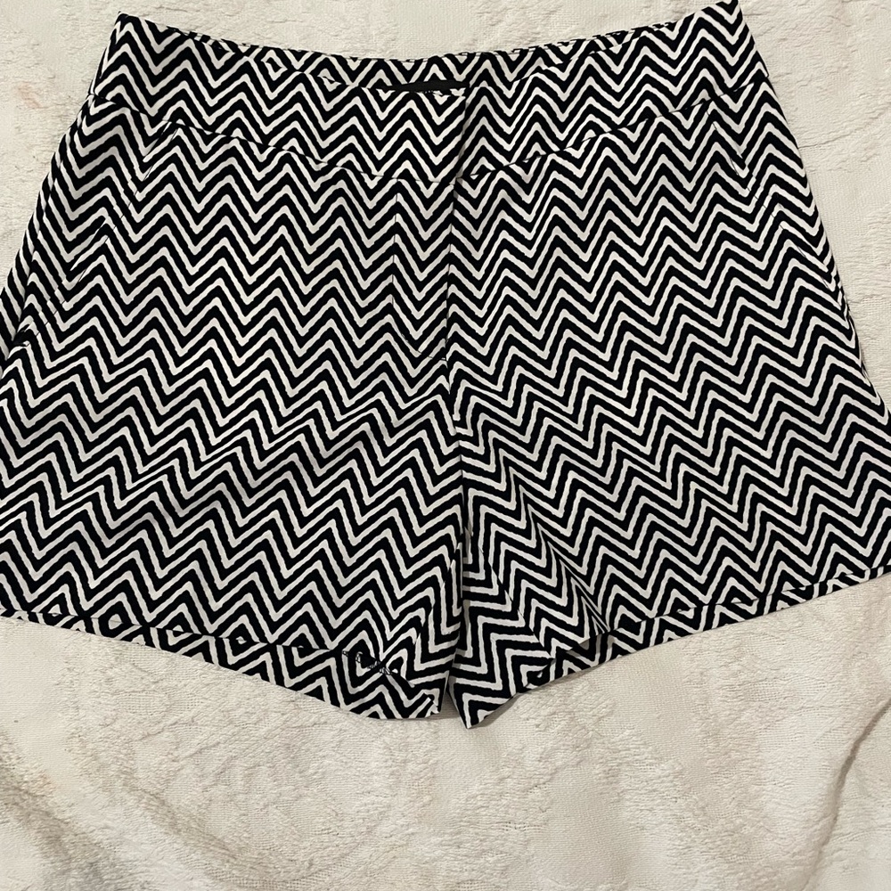 Ann Taylor black and white short, size 2